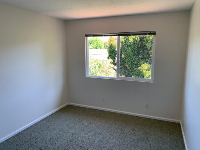 Building Photo - 3745 Portofino Way