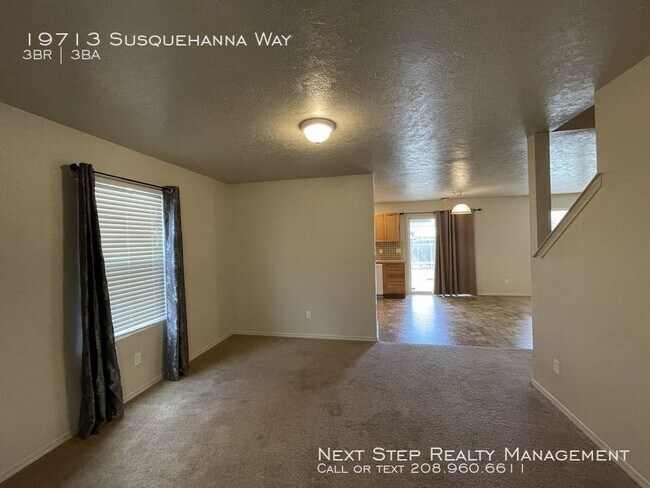 Building Photo - 3 Bed 2.5 Bath Home