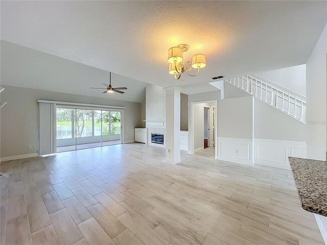 Building Photo - 900 W Charing Cross Cir