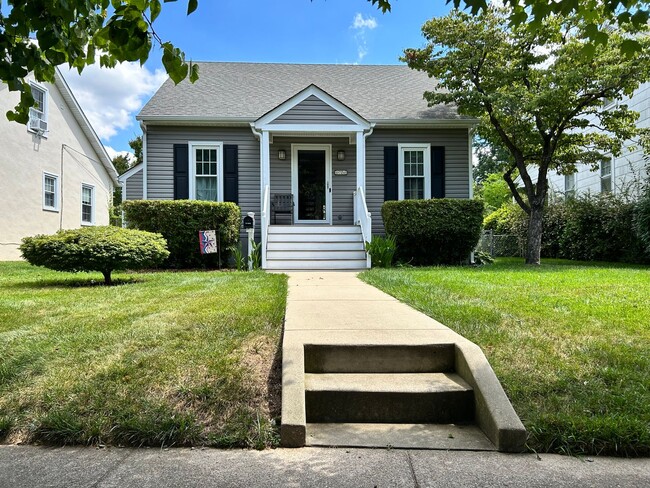 Building Photo - Cozy 3-Bedroom Cape Cod in Prime Three Cho...