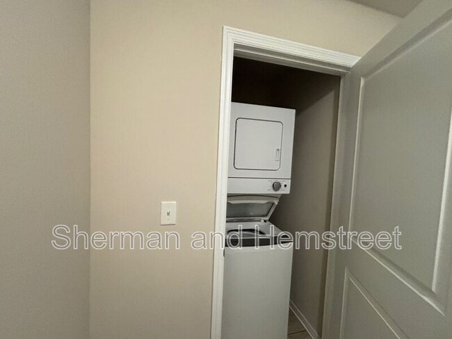 Building Photo - 404 Joiner Cir