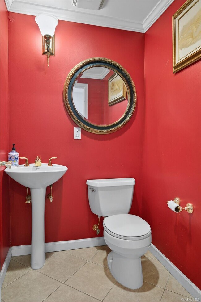 Building Photo - 242 Maple Ave