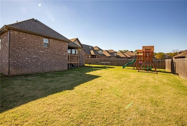Building Photo - 1700 Abbey Ln