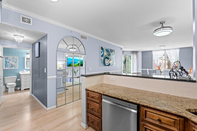 Building Photo - 802 W Windward Way