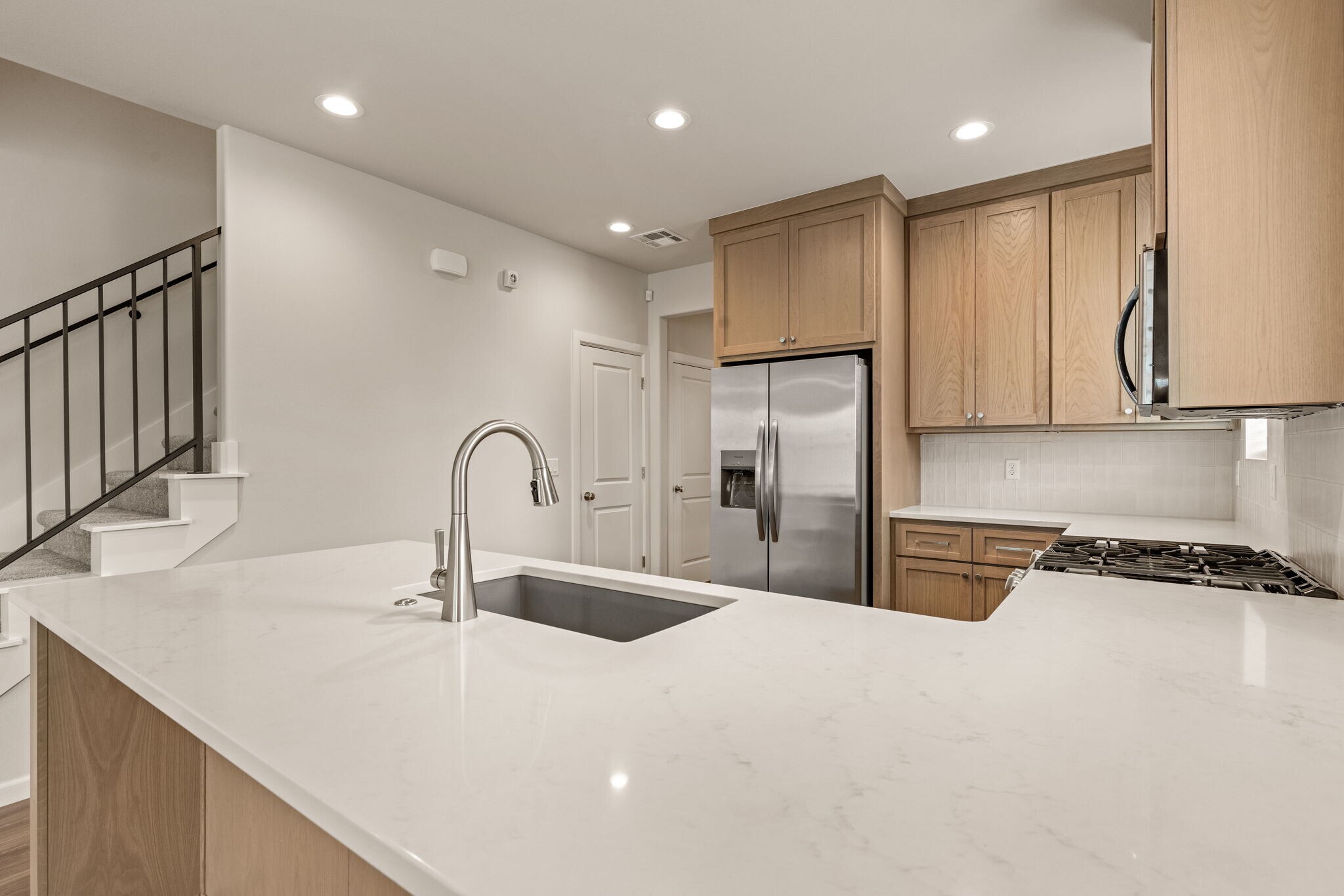 Building Photo - 321 W Commercial St