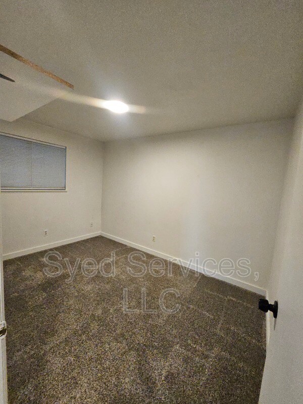 Building Photo - 624 E Hawaii Ave