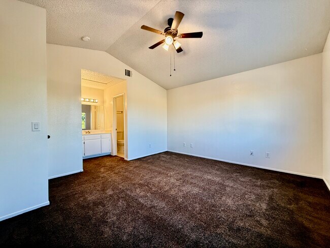 Building Photo - 37416 Daybreak St