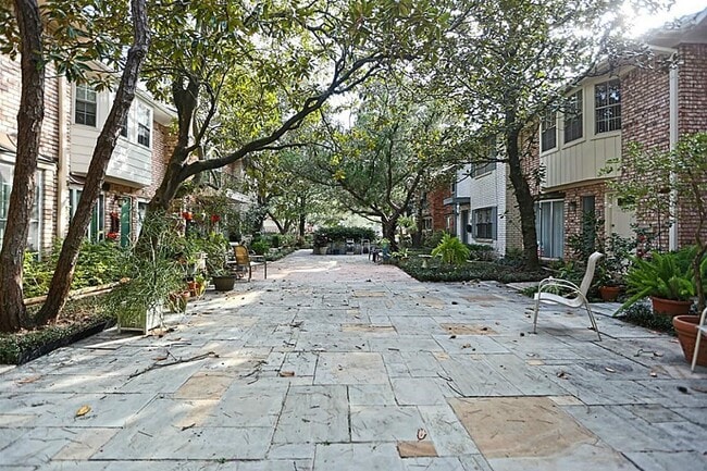 Building Photo - 5530 Holly St