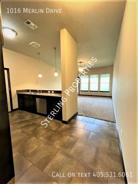 Building Photo - 1016 Merlin Dr