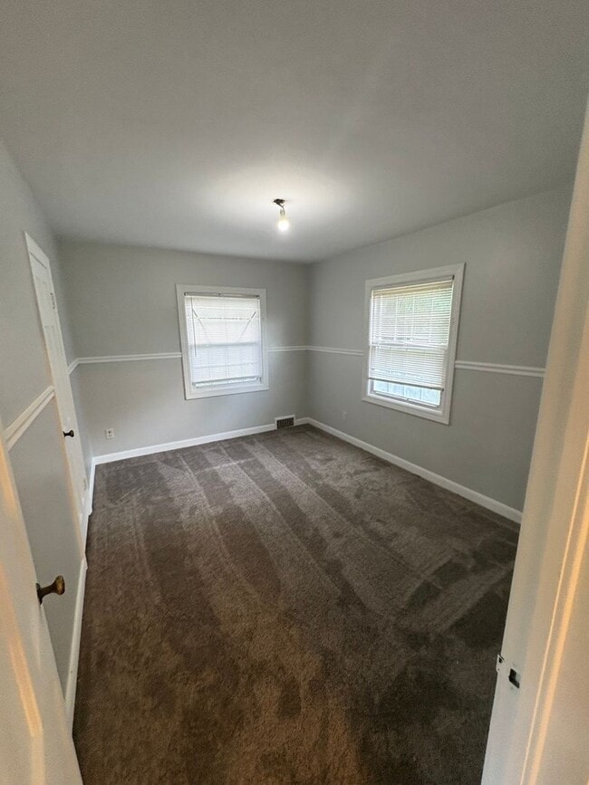 Building Photo - 4 bedroom 3 bathroom single family home