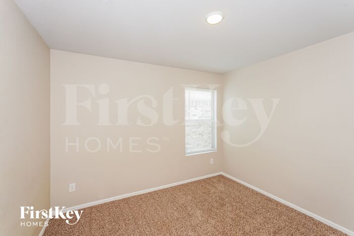 Building Photo - 400 Bronze Forest Dr