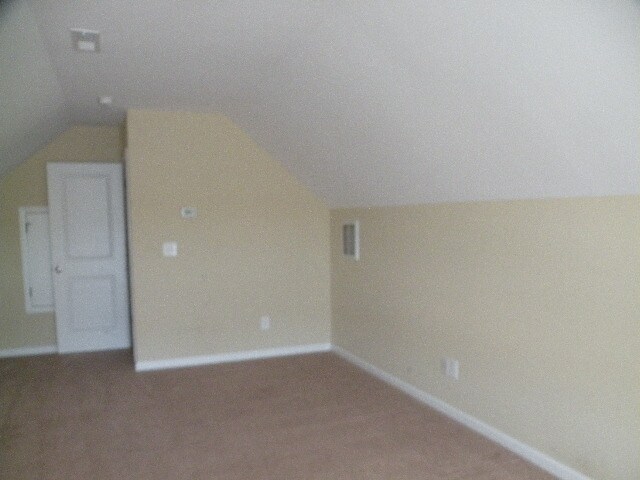 Building Photo - Near new home in comfortable family community