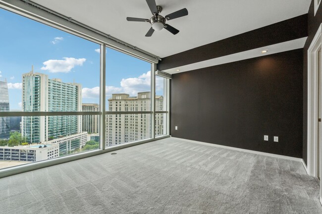 Building Photo - Luxury Living in Buckhead!
