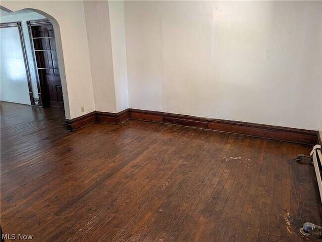 Building Photo - 339 Harris St