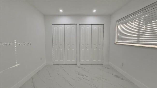 Building Photo - 1825 Scott St