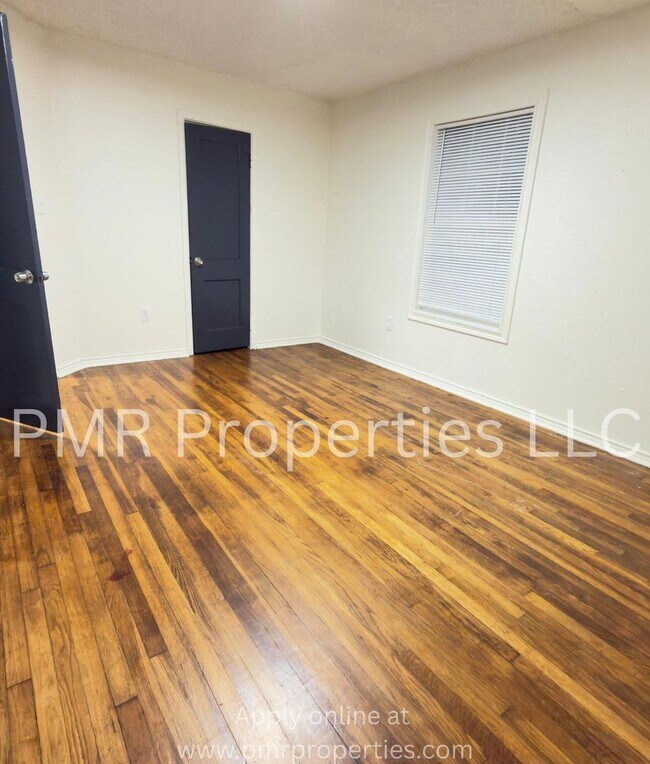 Building Photo - 4 Bedrooms / 1 Bathrooms House