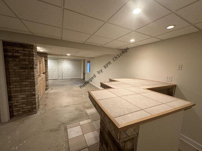 Building Photo - 5490 Fox Path Ln