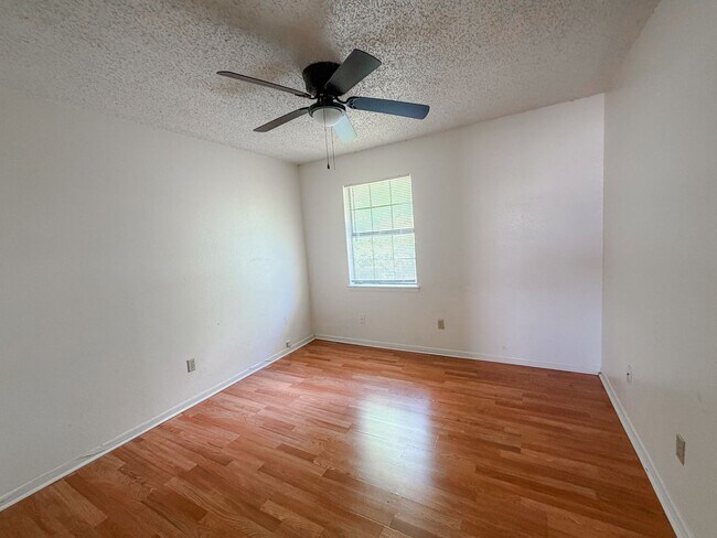 Building Photo - 3804 Charolais Dr