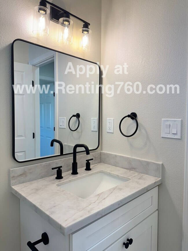 Building Photo - 2 Bed 2 Bath Home In Indian Cove