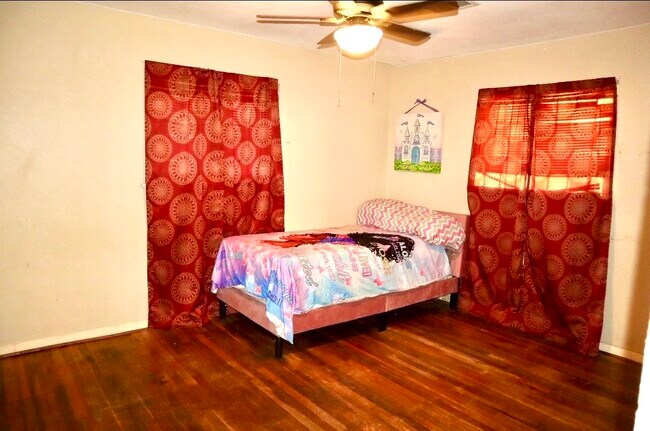 Building Photo - 5715 Hirondel