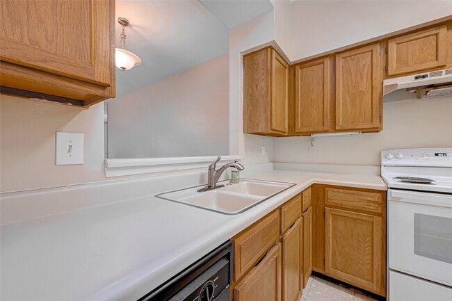 Building Photo - 7597 Cambridge St