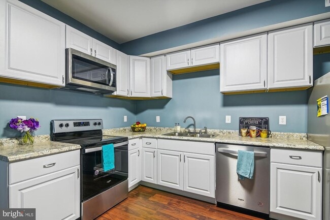 Building Photo - 1648 Normal Ave