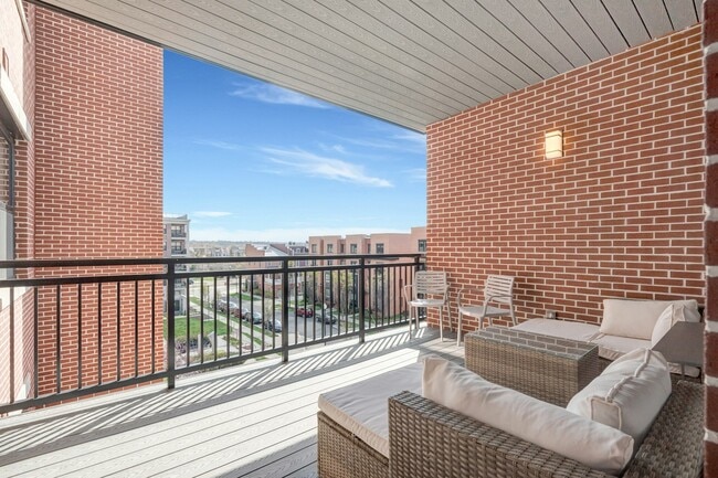 Building Photo - 701 Swann Ave