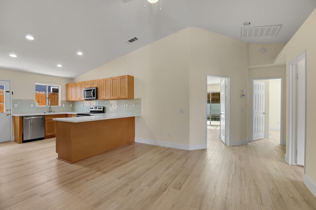 Building Photo - 53405 Avenida Rubio