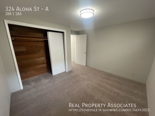 Building Photo - 324 Aloha St