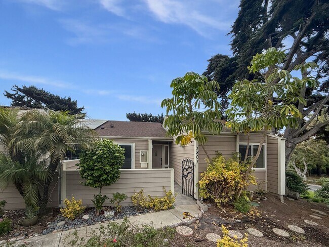 Primary Photo - 3B/2BA Home in Encinitas Now Available for...