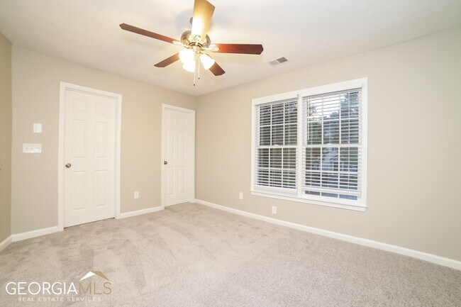 Building Photo - 878 Glynn Oaks Dr