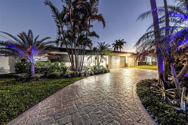 Building Photo - 160 SE 3rd Ct