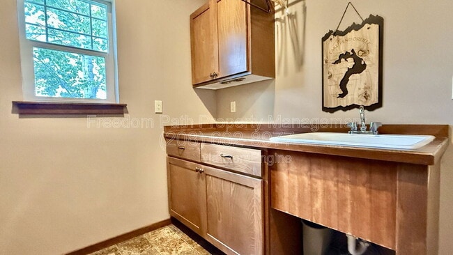 Building Photo - 406 Lundblad Pl