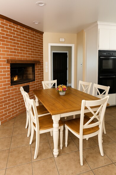 Kitchen - 56 Glenaire Dr