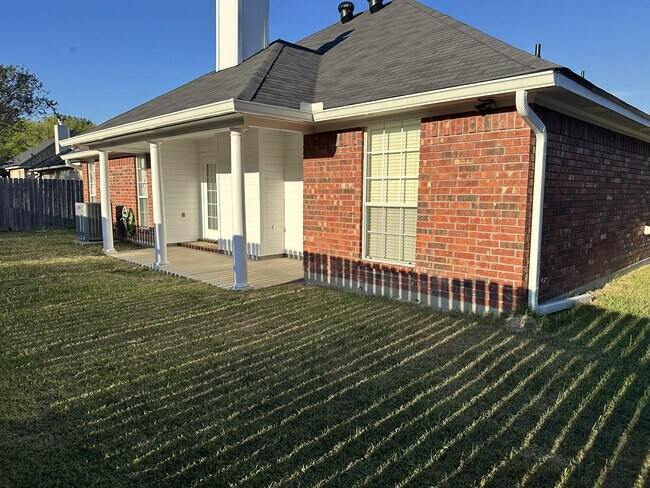 Building Photo - 9514 Rose Hollow Ln