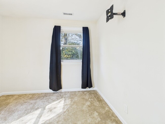 Building Photo - 2102 Brockway Ln