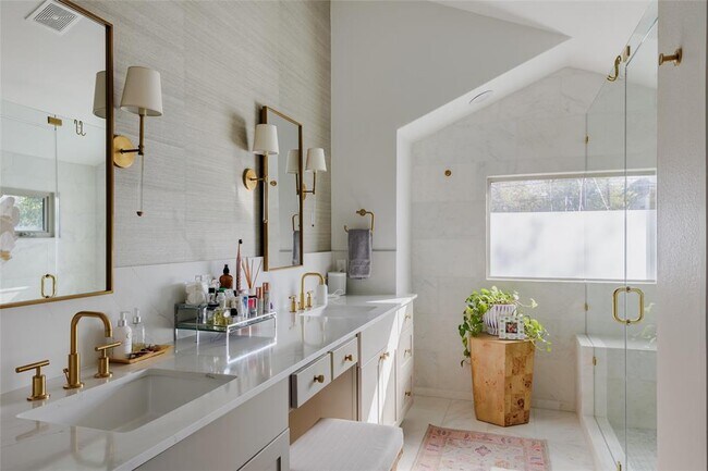 Building Photo - 2412 Wilson St