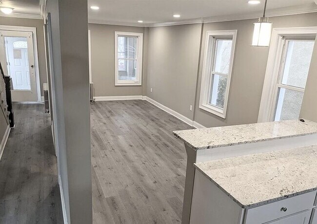 Building Photo - 3-Bed, 3-Bath in New Brunswick – Your Perfect Retreat!"