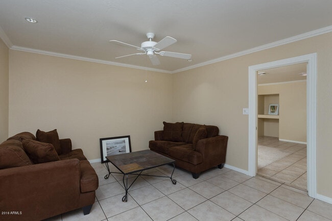 Building Photo - 610 E Malibu Dr