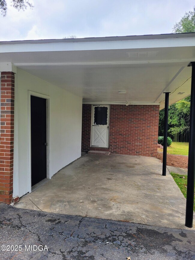 Building Photo - 2989 King Alfred Dr