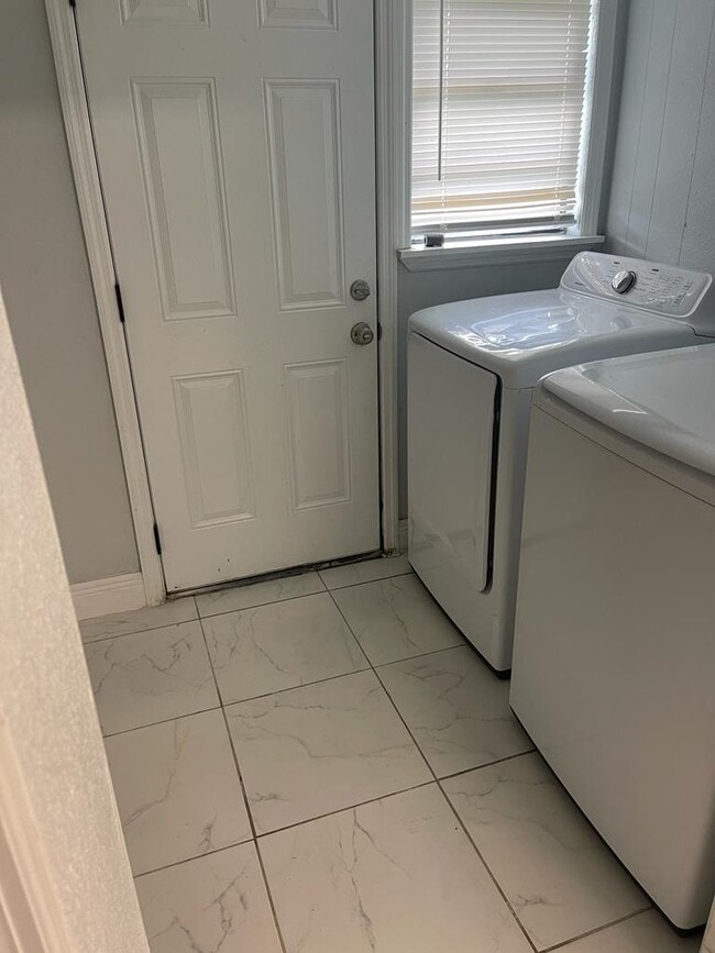 Building Photo - 2410 Avenue C NW