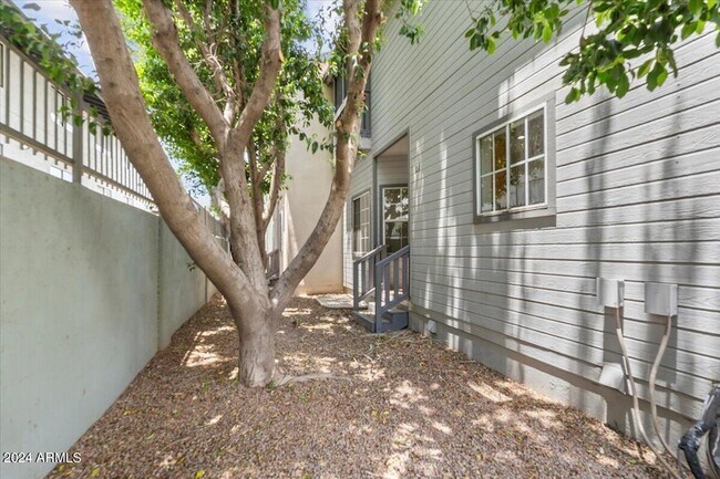 Building Photo - 2016 S Hammond Dr