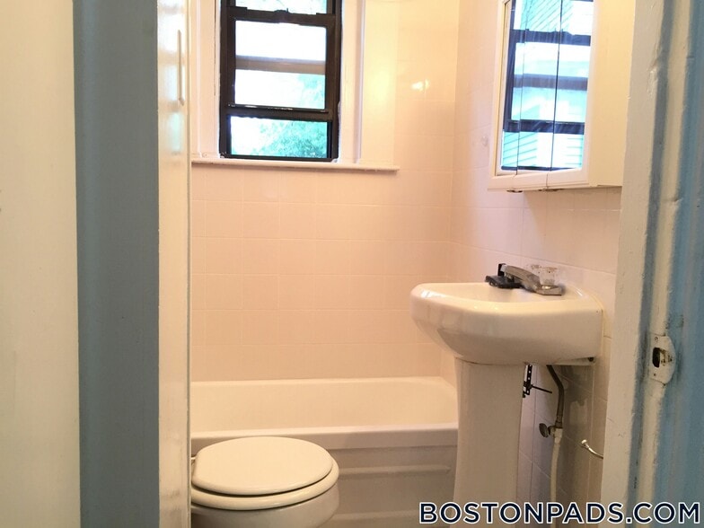 Building Photo - 179.5 Harvard St