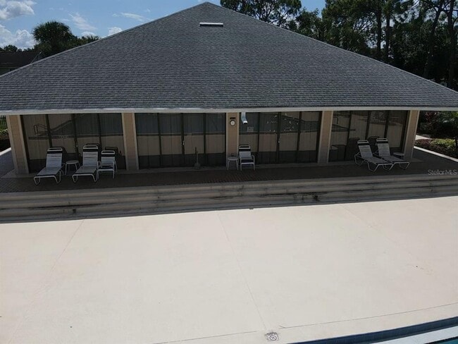 Building Photo - 5990 Braemar Pl