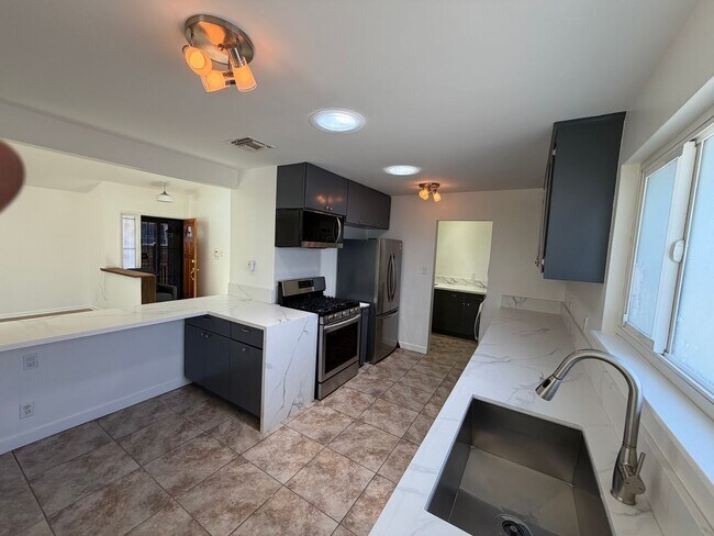 Building Photo - Beautiful Newly Renovated 3BD 2BA