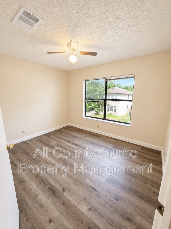 Building Photo - 9023 Mountain Field Dr