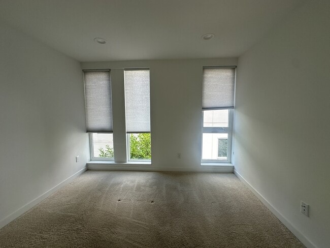 Building Photo - 1550 NW 64th St