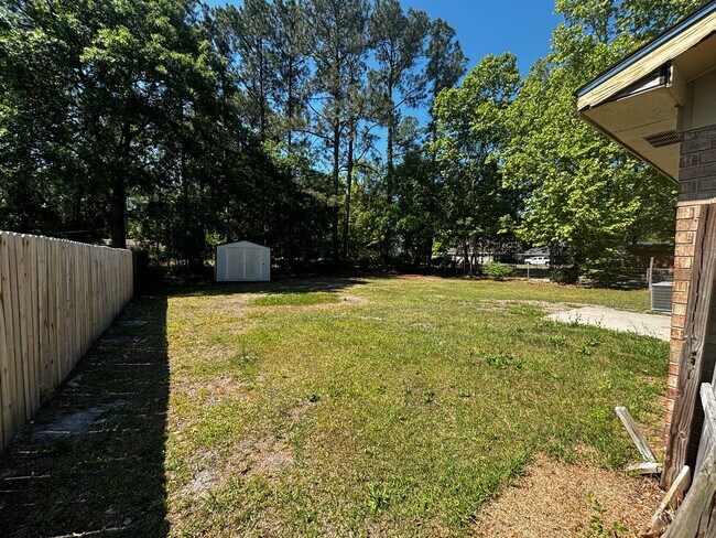 Building Photo - 709 Fleming Rd