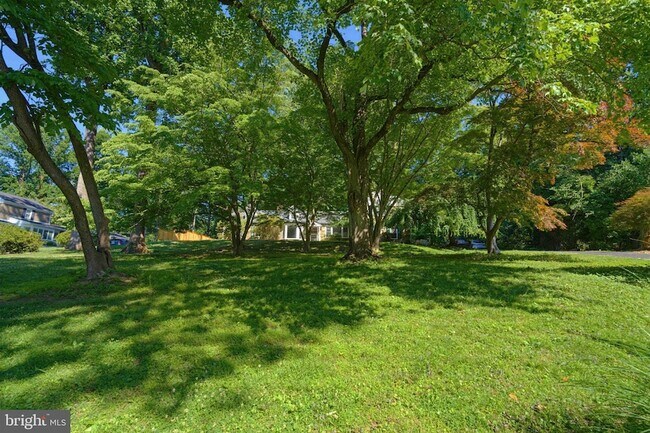 Building Photo - 1268 Rydal Rd