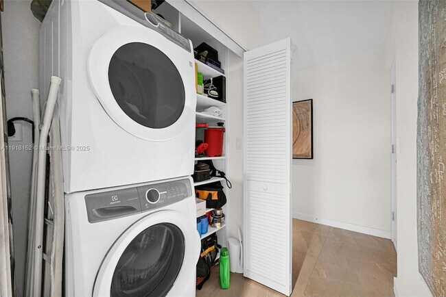 Building Photo - 1900 SE 2nd St